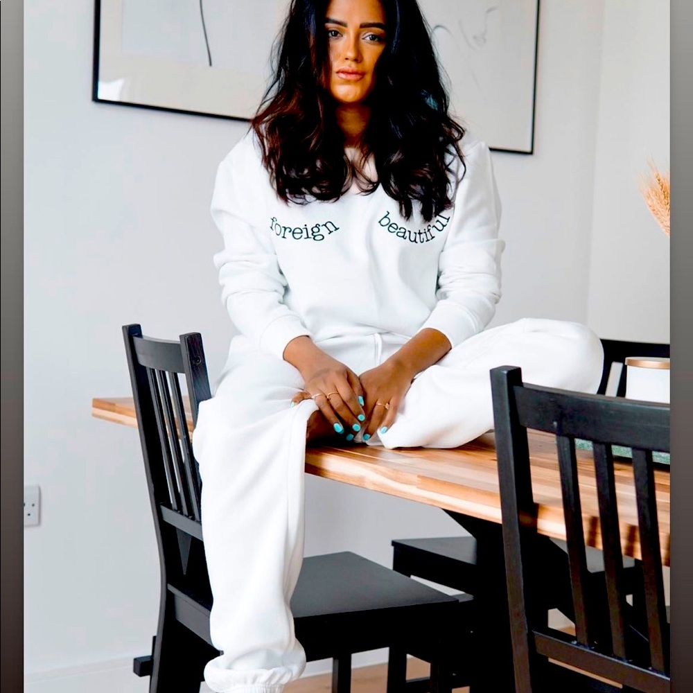 Comfy cozy Foreign And Beautiful 2 pieces crop top set.